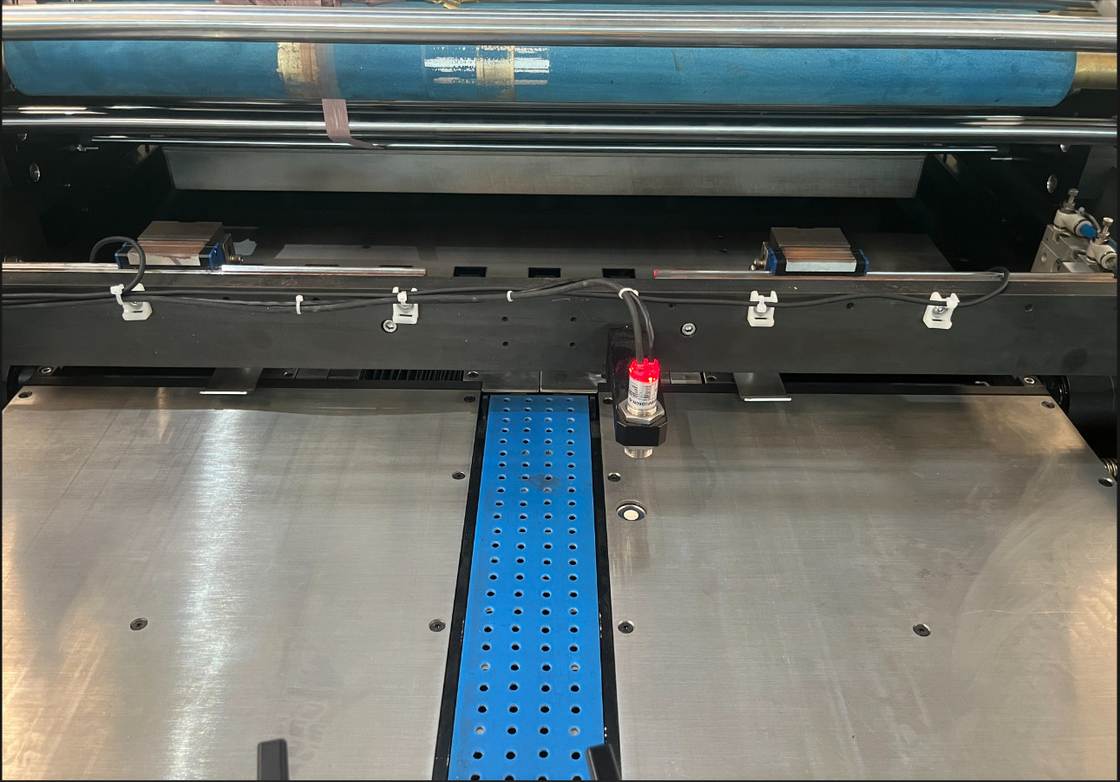 Máquina automática de estampação de folhas a quente para papel de embalagem, estampação de cores.