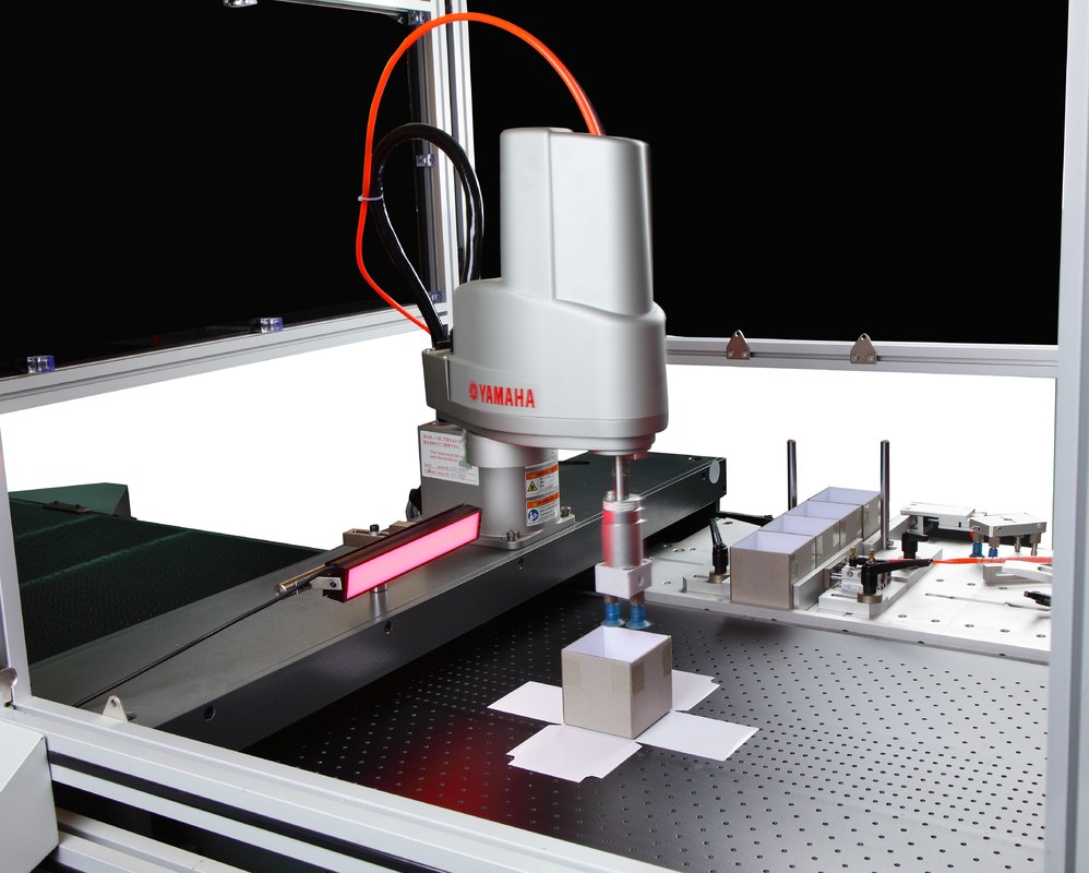 Máquina de posicionamento visual para a fabricação de caixas de revestimento de embalagens