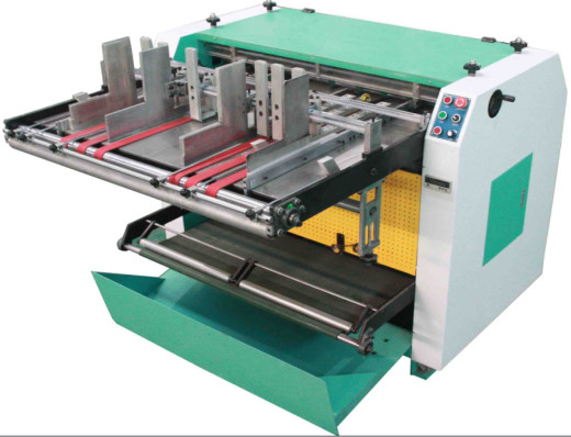 Máquina automática de ranhuras Máquina de ranhuras de papelão Posicionamento de precisão bidirecional V Máquina de corte Velocidade 32pcs/min