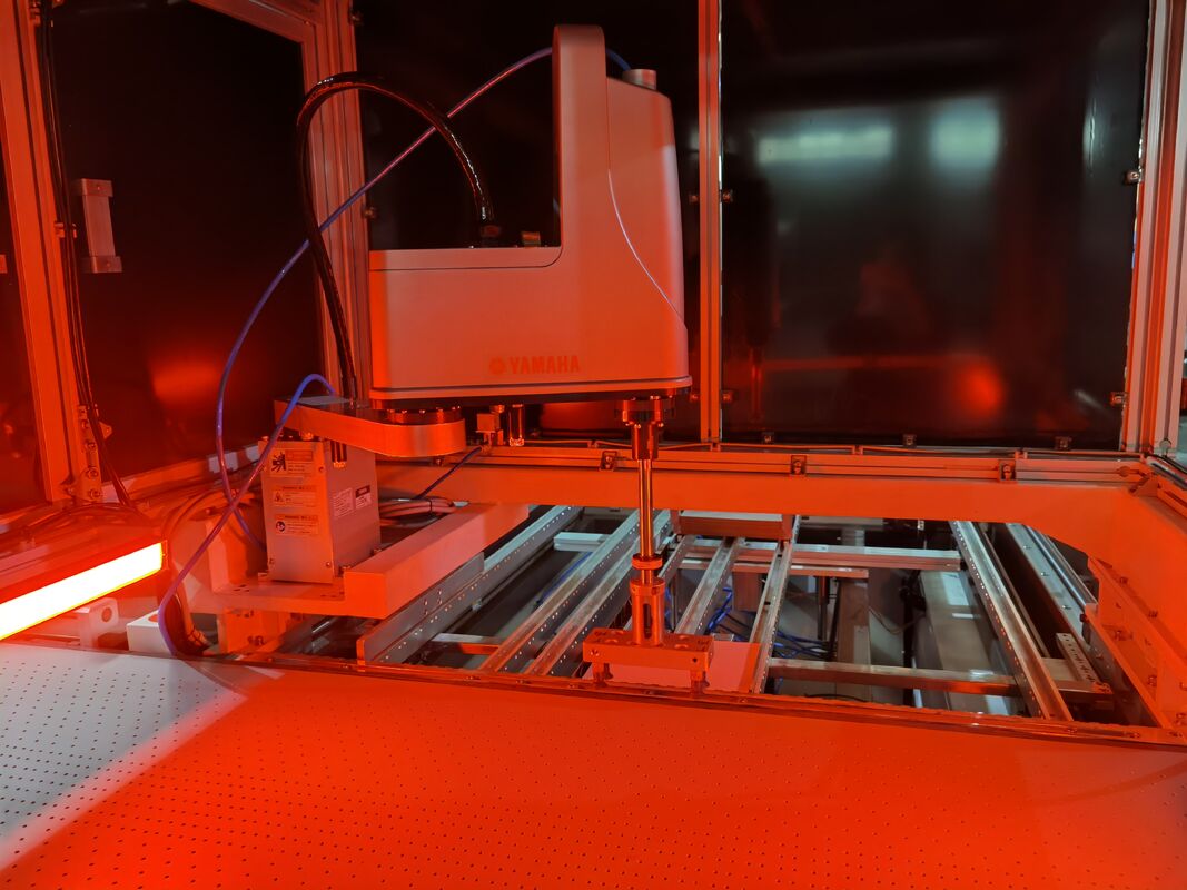 PLC com interface touchscreen Máquina de posicionamento automático Velocidade de produção automática 35-45pcsmin