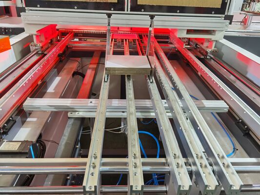 Máquina de posicionamento automático velocidade 35 a 45 pcs por minuto Projetado para produção